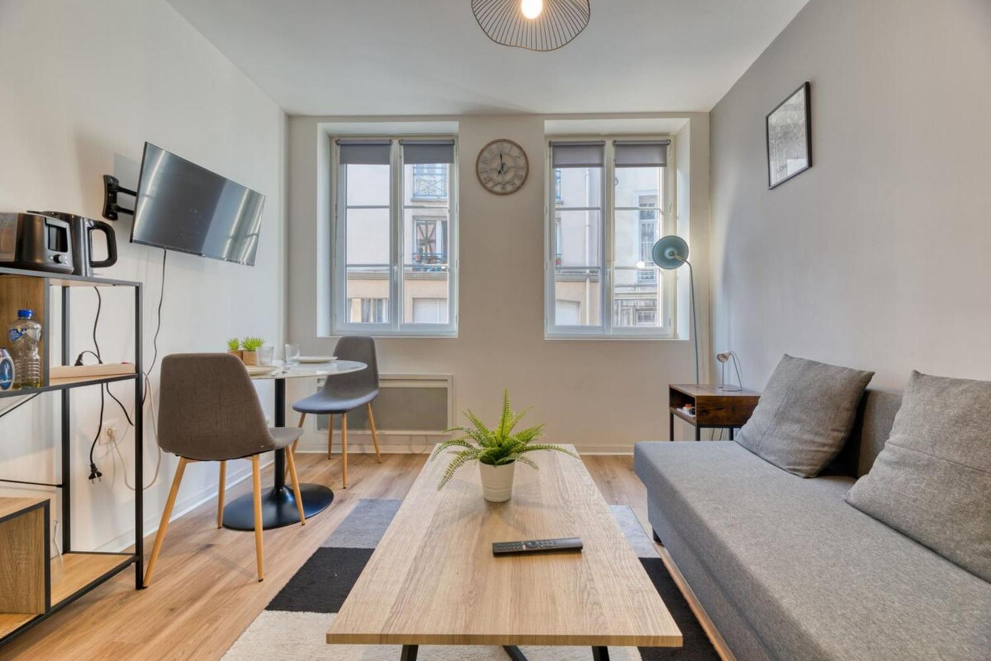Le Thibaut Studio Renove Au Coeur De Ruan Exterior foto